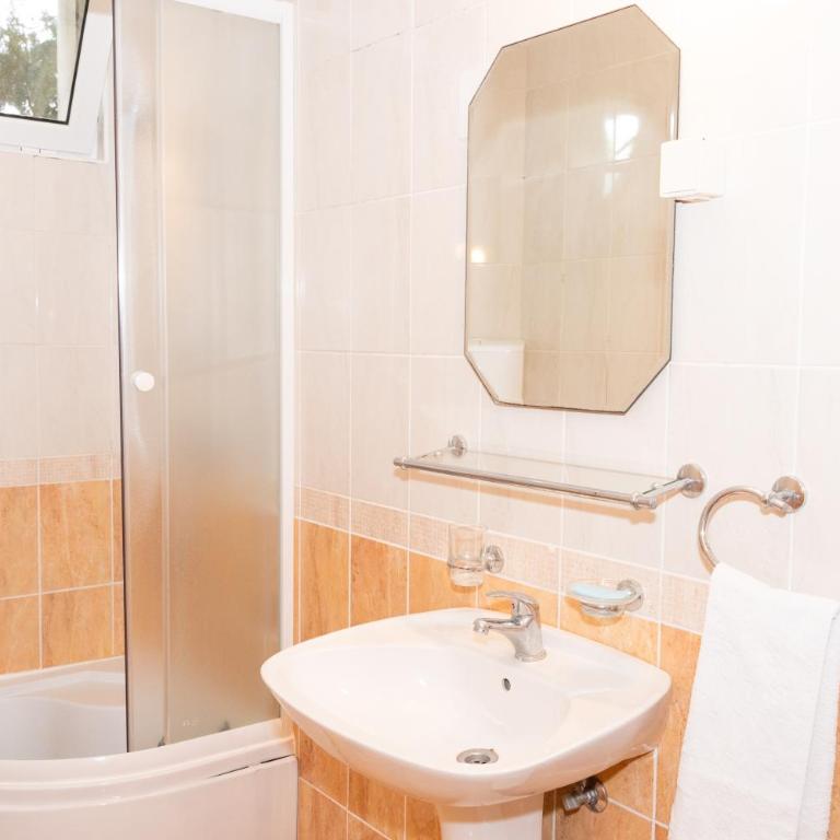Solaris Summer Resort Apartments - Apartman sa 1 Spavaćom Sobom, Balkonom i Pogledom na Planinu - 1