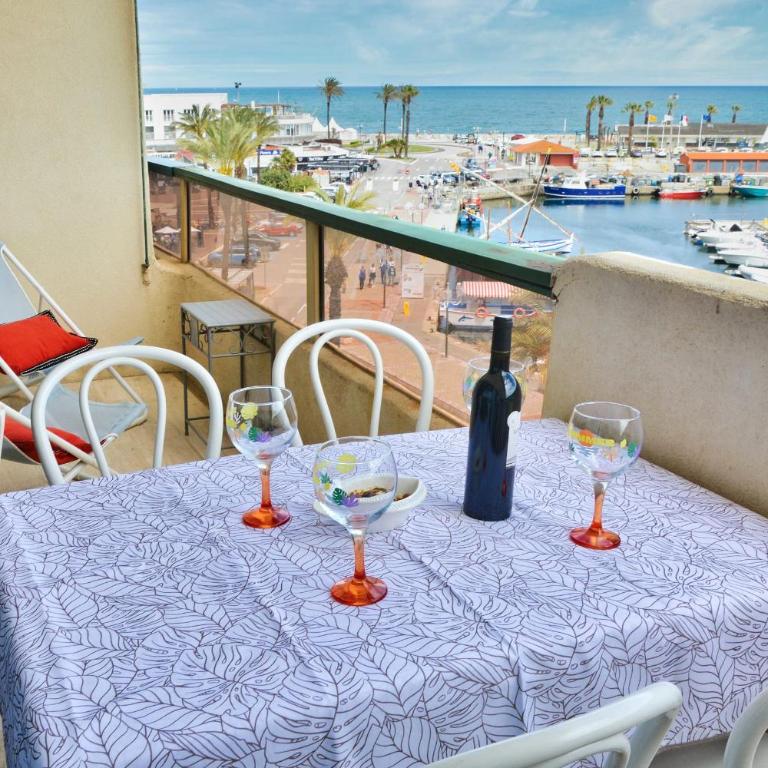Lovely 51 m with harbour view - Apartment - 12
