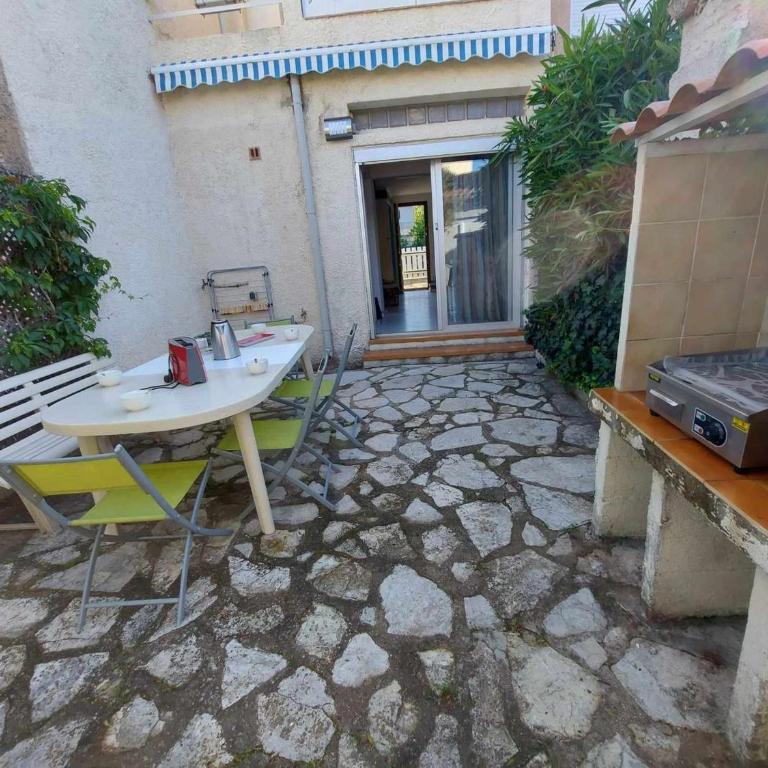Maison climatisée rénovée 2 pièces, 2 cabines avec terrasses à 500m de la plage, parking inclus - Haus mit 1 Schlafzimmer - 1