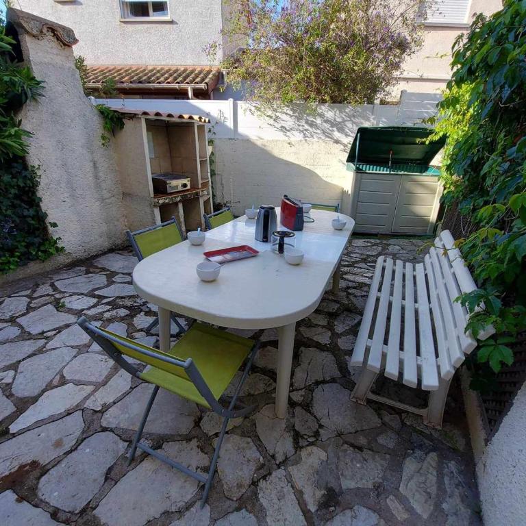 Maison climatisée rénovée 2 pièces, 2 cabines avec terrasses à 500m de la plage, parking inclus - Haus mit 1 Schlafzimmer - 5