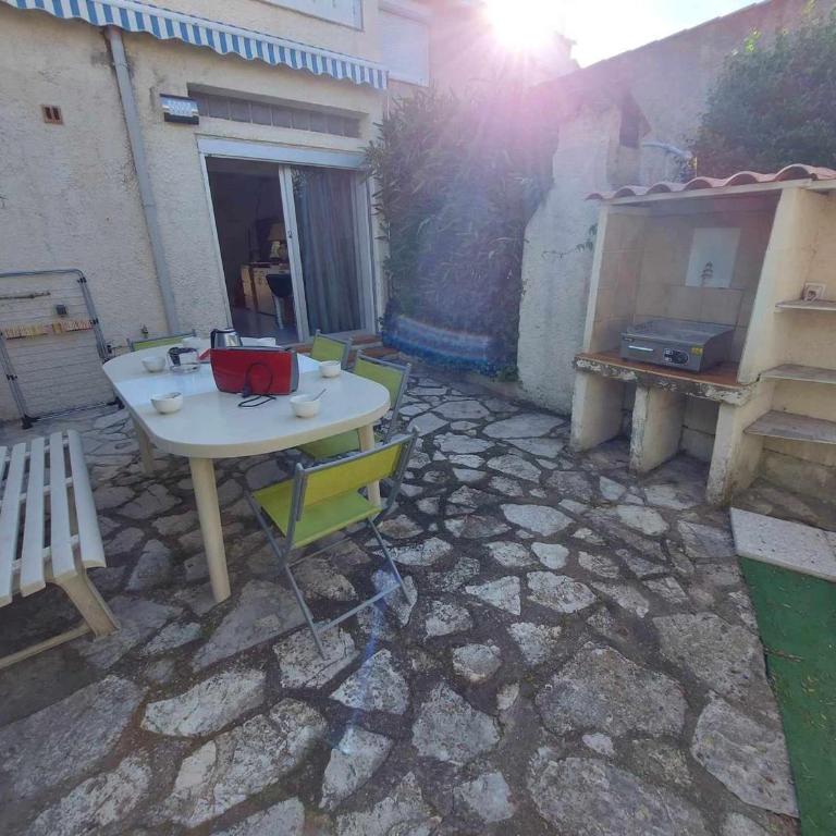 Maison climatisée rénovée 2 pièces, 2 cabines avec terrasses à 500m de la plage, parking inclus - Haus mit 1 Schlafzimmer - 6