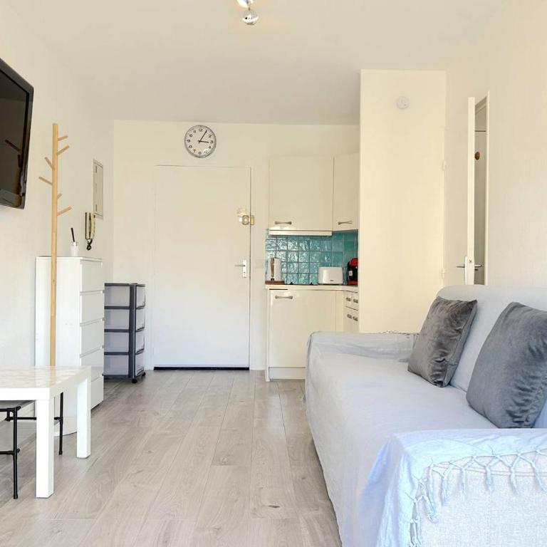 Appartement Climatisé 2 Pièces + Coin Nuit, Proche Plage et Commerces, 4 Couchages, Le Lavandou - FR-1-251-829 - Apartamento - 2