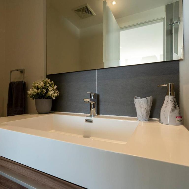 Luxury Escape near Andares Modern Retreat - Apartment - 29