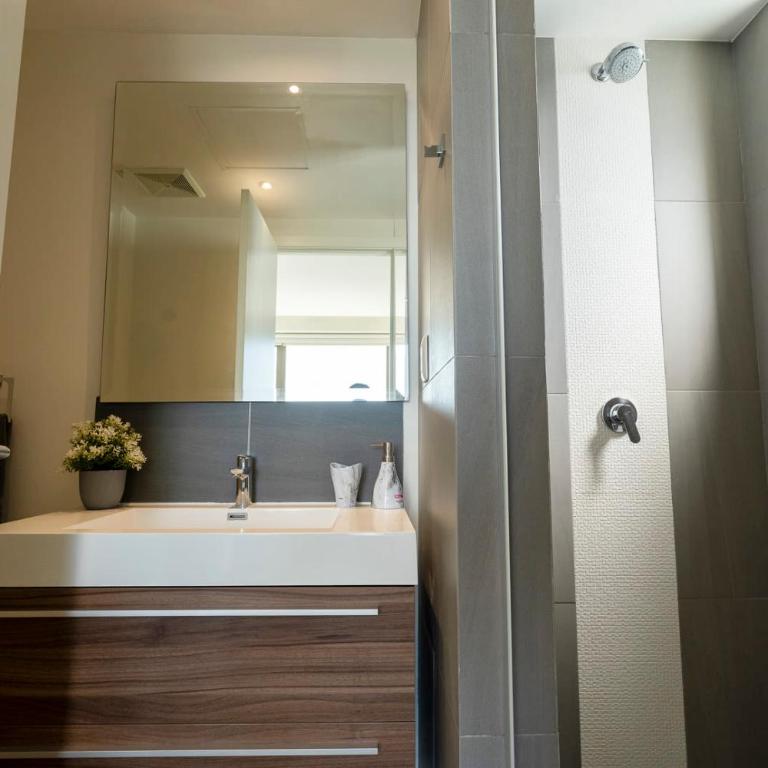 Luxury Escape near Andares Modern Retreat - Apartment - 36