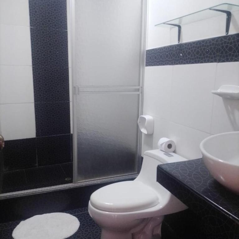 301 RV APARTMENTS IQUITOS PERU-Apartamento tercer pico con balcón hacia piscina - Apartamento de 1 dormitorio - 6