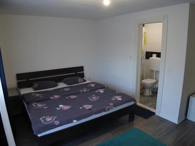 Apartman UnaTesnim - Three-Bedroom Apartment with View - 6