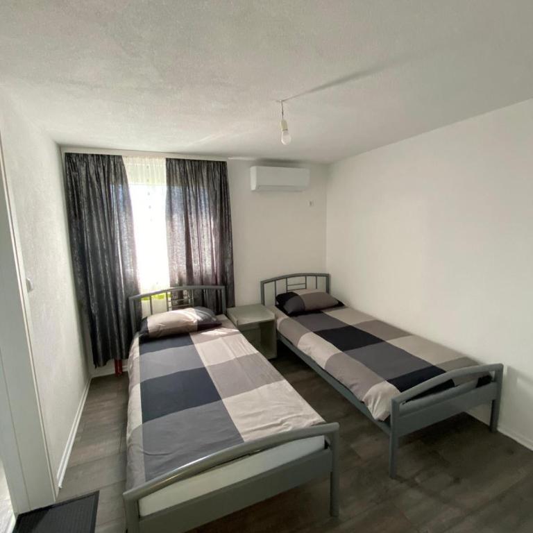 Apartman UnaTesnim - Three-Bedroom Apartment with View - 8