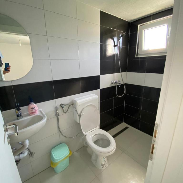 Apartman UnaTesnim - Three-Bedroom Apartment with View - 9