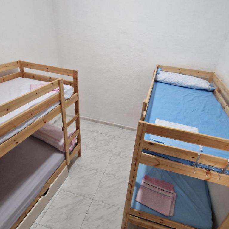 Historic Malaga Centro Rooms - Bed in 4-Bed Mixed Dormitory Room - 1