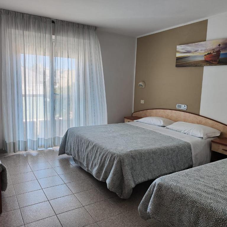 Hotel Villa Lina ANGOLO VIALE DANTE - Quadruple Room - 4