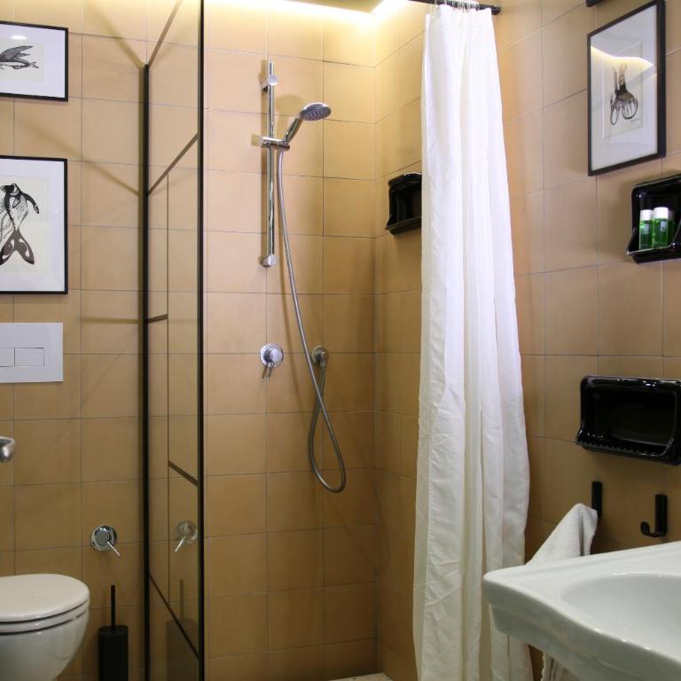 Tre Vie apARTment 80 - Two-Bedroom Apartment - 16