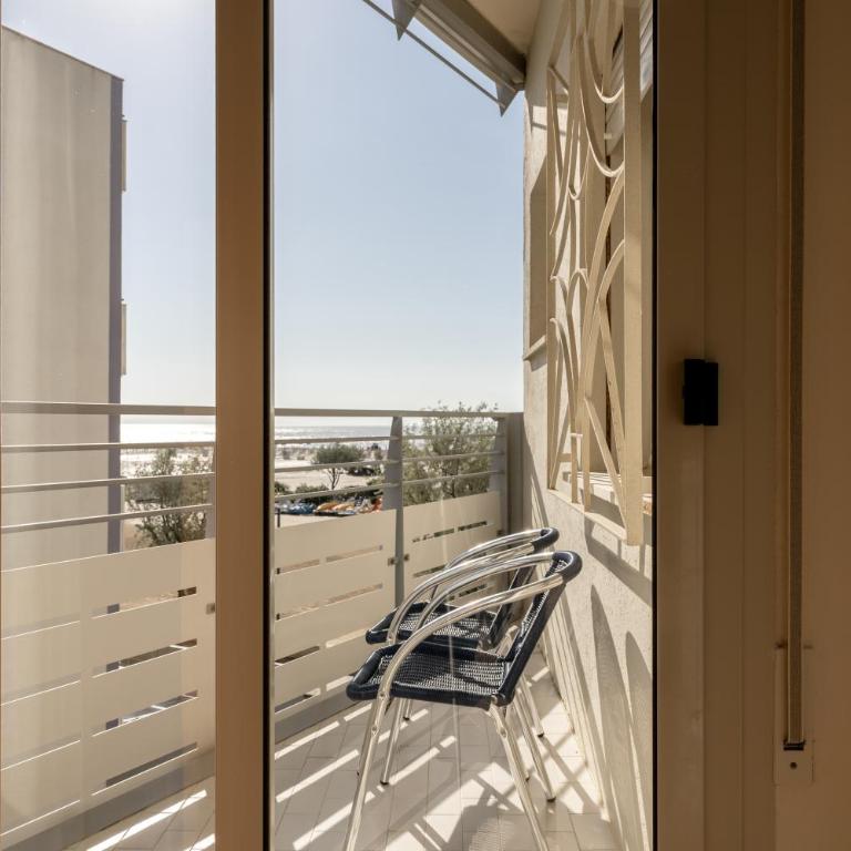 Hotel Continental - Camera Matrimoniale con Balcone e Vista Mare Laterale - 2