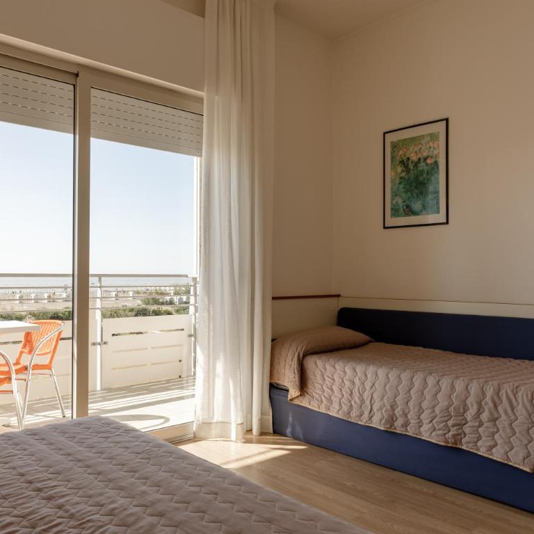 Hotel Continental - Camera Tripla con Balcone - Fronte Mare - 2