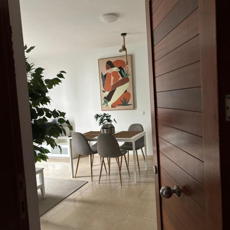 Increíble apartamento en pleno centro de Arrecife con parking privado - Two-Bedroom Apartment - 6