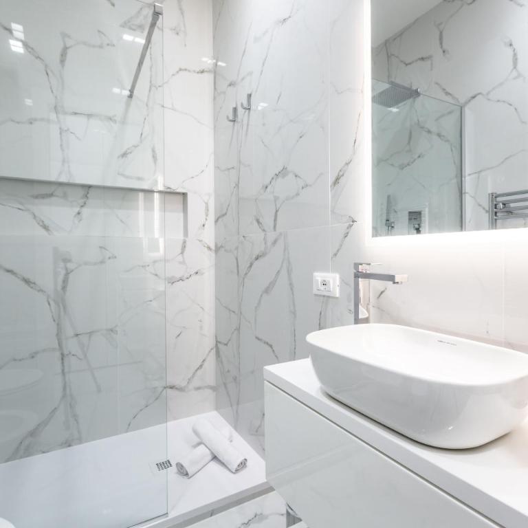 Alissa Suite - Camera Matrimoniale con Bagno Privato - 10