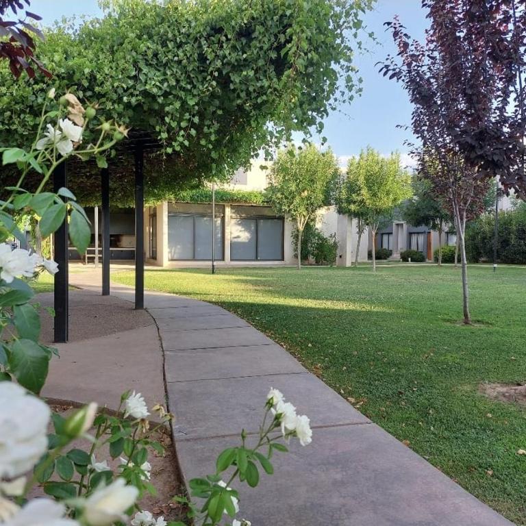 Moderno Departamento en Luján de Cuyo cercano a bodegas y viñedos - Apartamento de 2 dormitorios - 14