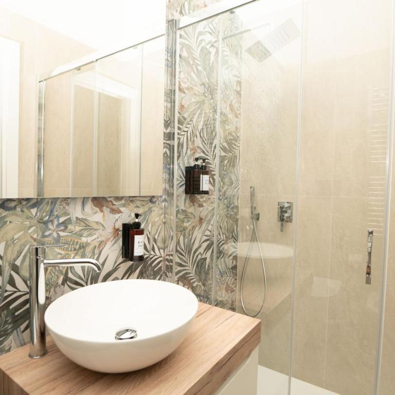 Manere Suites - Deluxe Double Room with Balcony - 4