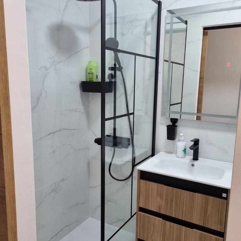 Seascape - Tranquil Studio Apartment - One-Bedroom Apartment - 5