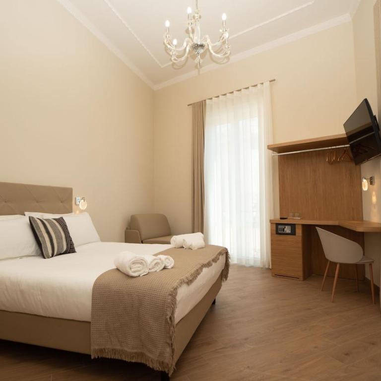 Manere Suites - King Suite with Balcony - 3