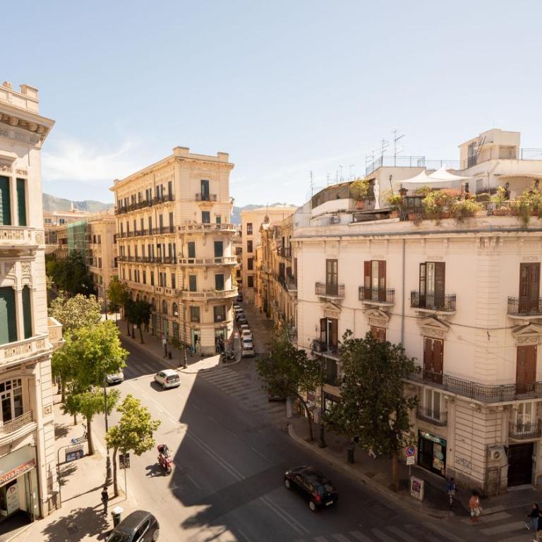 Manere Suites - King Suite with Balcony - 1
