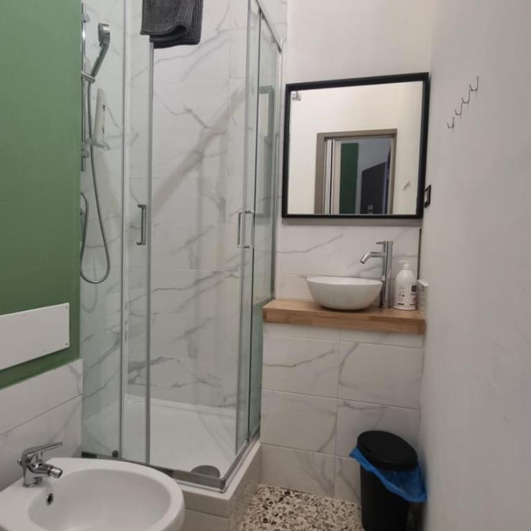 Palermo Belmonte Florio - Camera Matrimoniale con Bagno Privato - 5