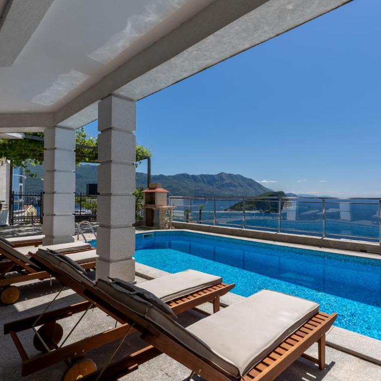 Private swimming pool three-story apartment with a superb view - Vila sa 3 Spavaće Sobe - 1