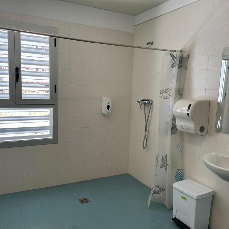 Geysotur TORROX PLAYA Centro de Ocio y Tiempo Libre - Habitación Doble adaptada para personas con movilidad reducida - 1