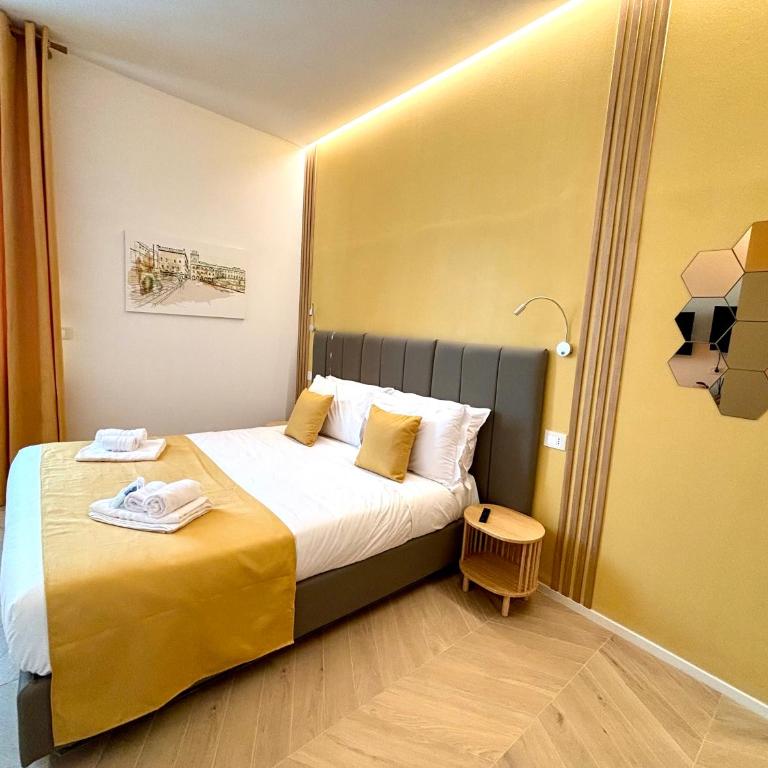 Reno Suite Bologna - Double or Twin Room with Private Bathroom - 1