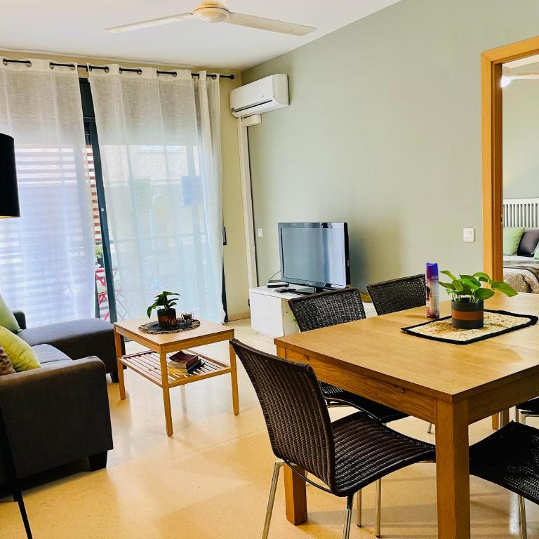 Magic Camp Nou - Three-Bedroom Apartment - 1