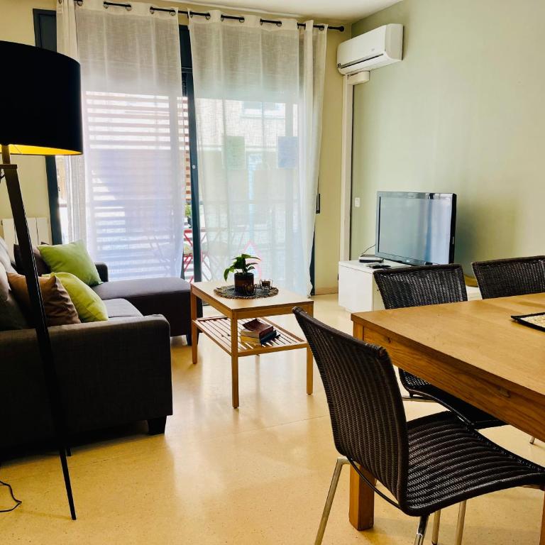 Magic Camp Nou - Three-Bedroom Apartment - 6