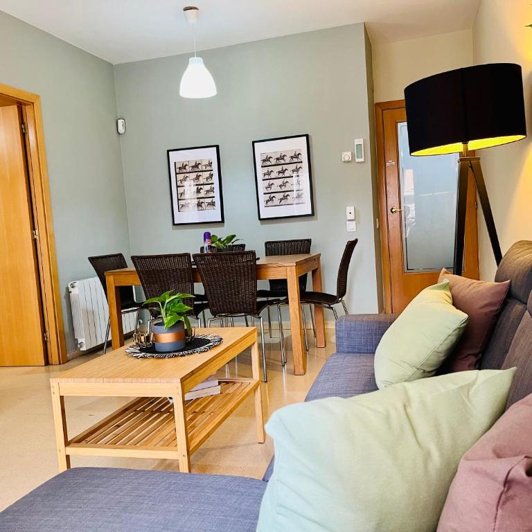 Magic Camp Nou - Three-Bedroom Apartment - 11