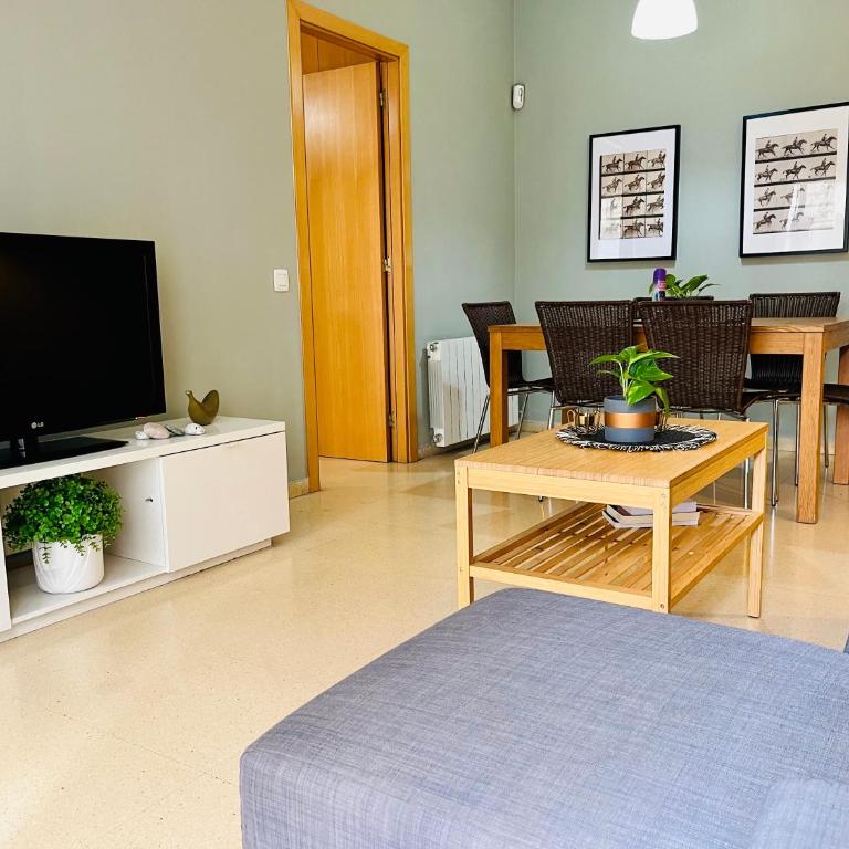 Magic Camp Nou - Three-Bedroom Apartment - 4