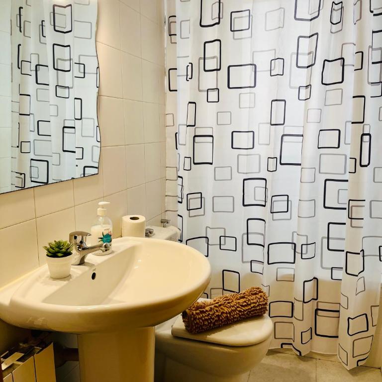Magic Camp Nou - Three-Bedroom Apartment - 21