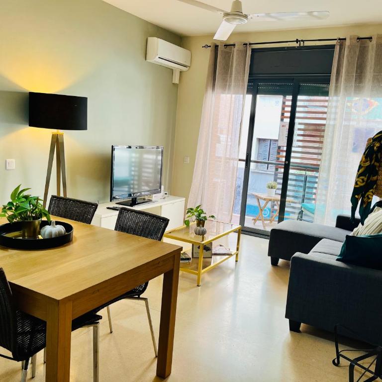 Magic Camp Nou - Three-Bedroom Apartment - 9