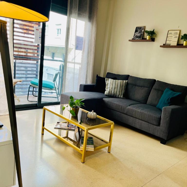 Magic Camp Nou - Three-Bedroom Apartment - 10