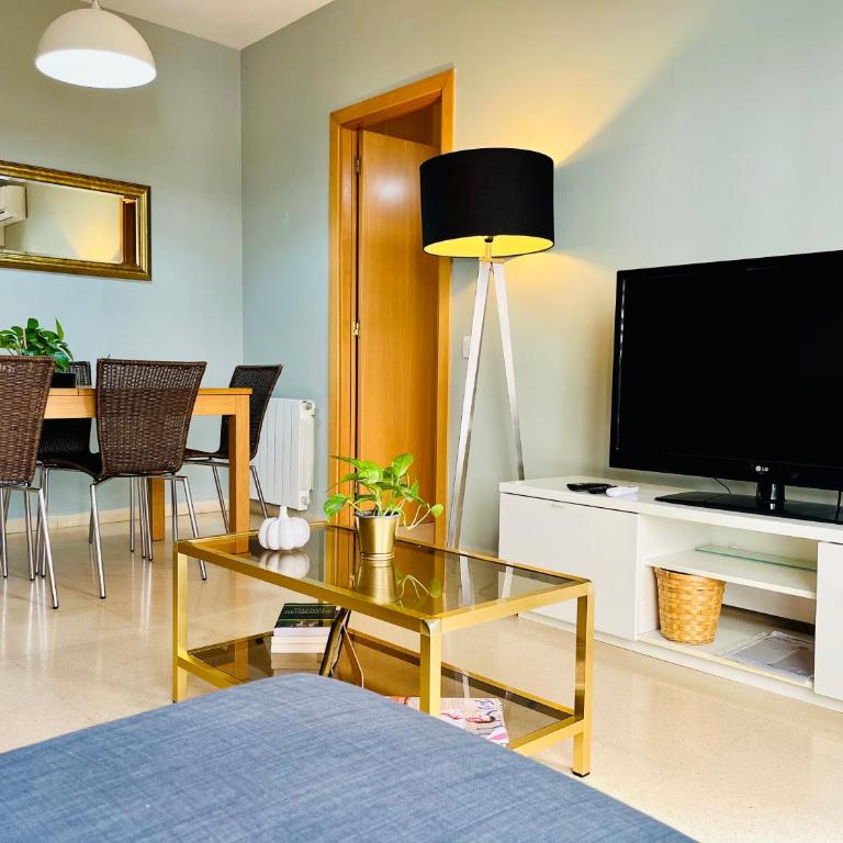 Magic Camp Nou - Three-Bedroom Apartment - 8