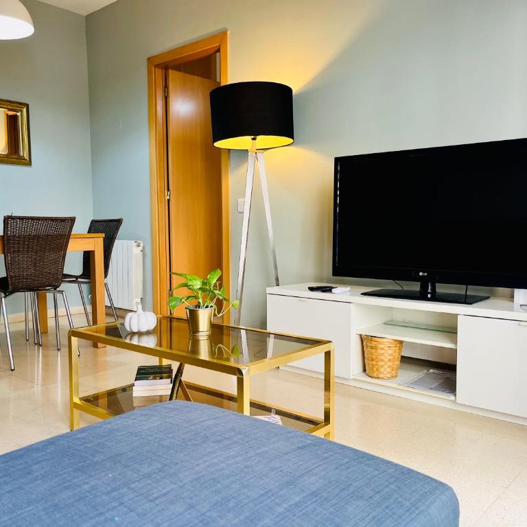 Magic Camp Nou - Three-Bedroom Apartment - 3