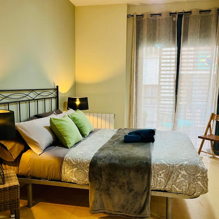 Magic Camp Nou - Three-Bedroom Apartment - 4