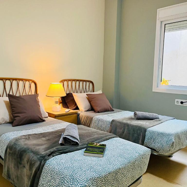 Magic Camp Nou - Three-Bedroom Apartment - 5