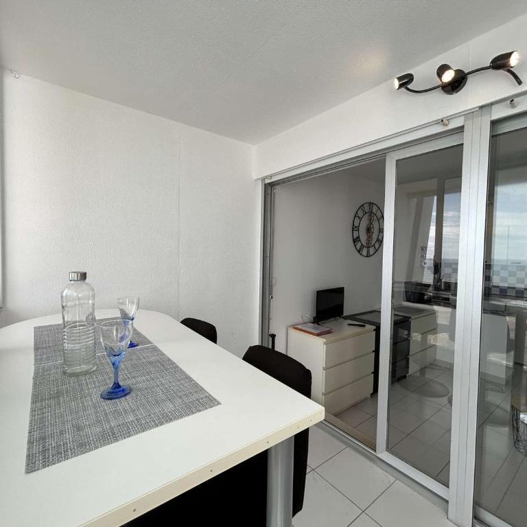 Studio confortable avec balcon et lave-linge à Saint-Jean-de-Monts - FR-1-224C-302 - Appartamento - 9