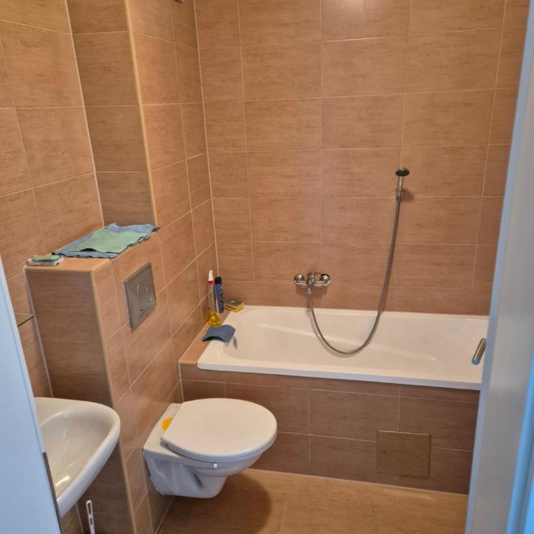 The Urbanite - One-Bedroom Apartment - 8