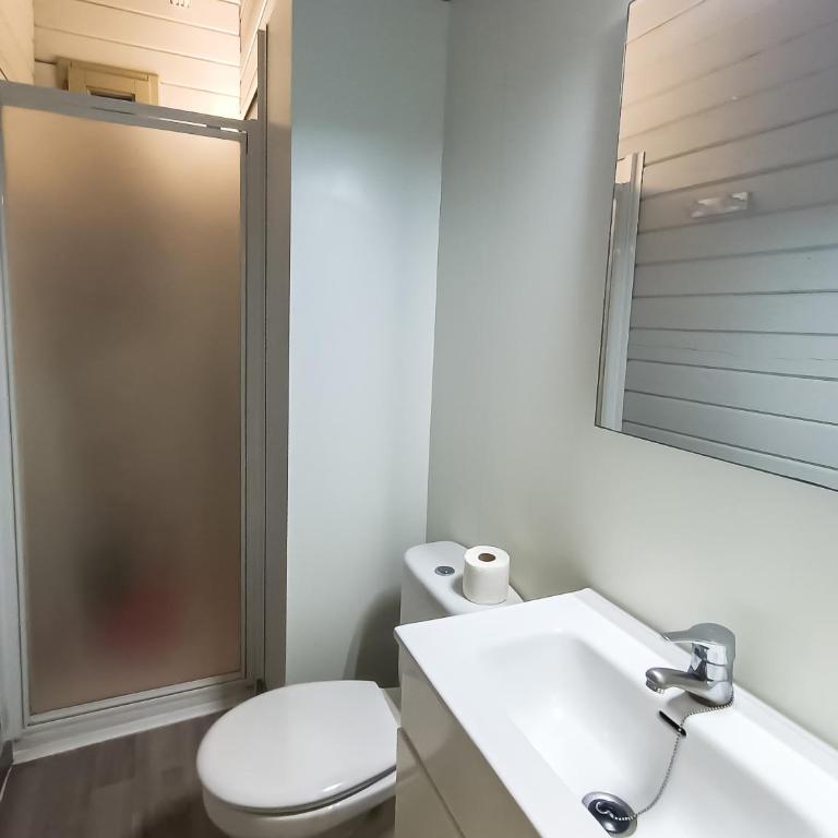 Camping La Llosa - Two-Bedroom Bungalow - 3