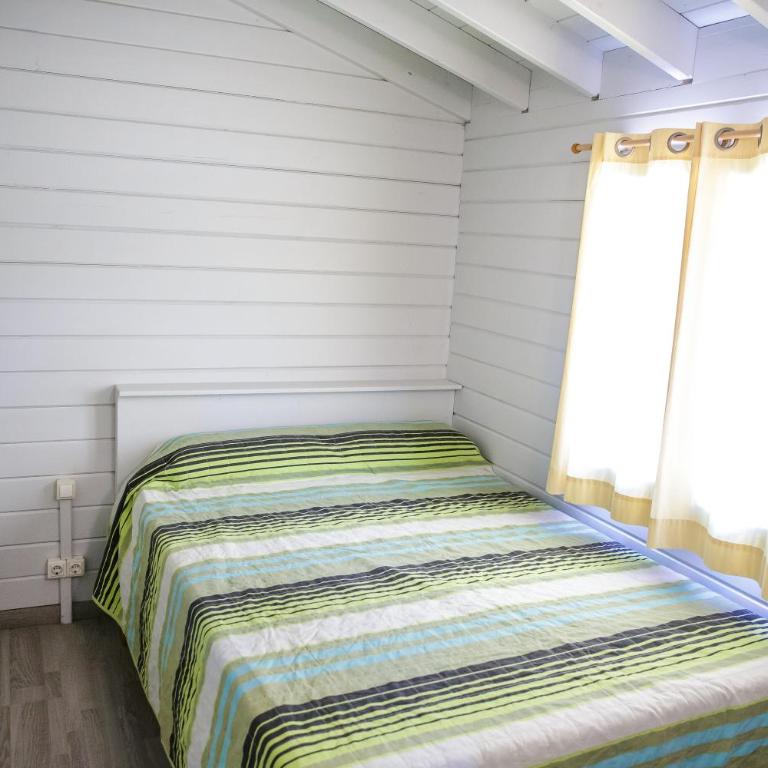 Camping La Llosa - Two-Bedroom Bungalow - 4