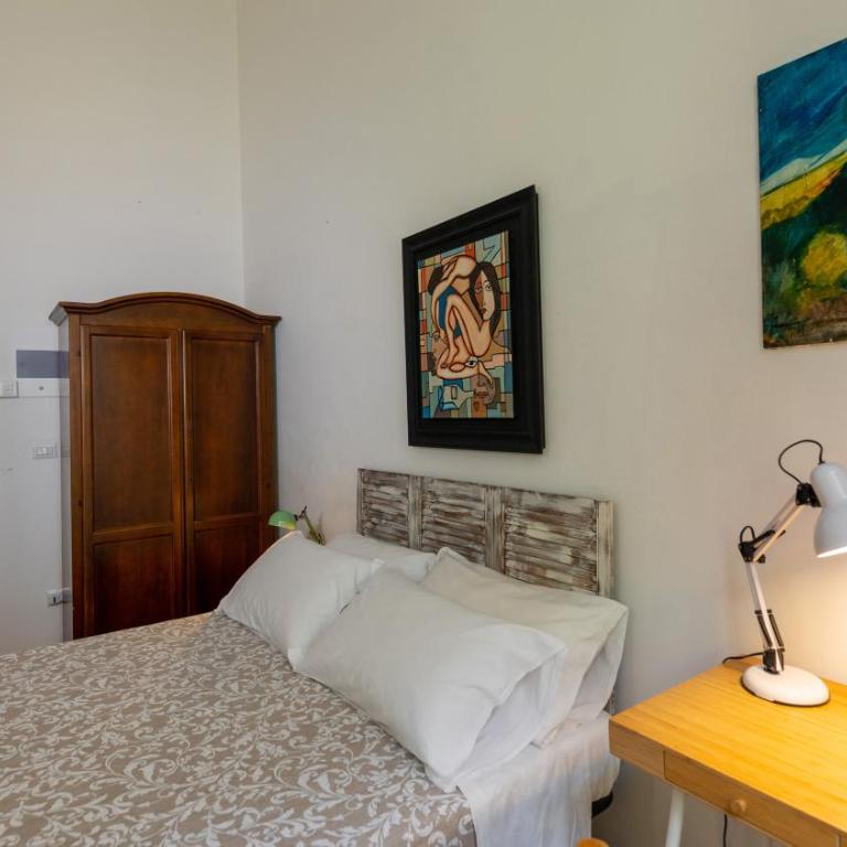 Donna Fortuna - Double Room with Private External Bathroom - 13