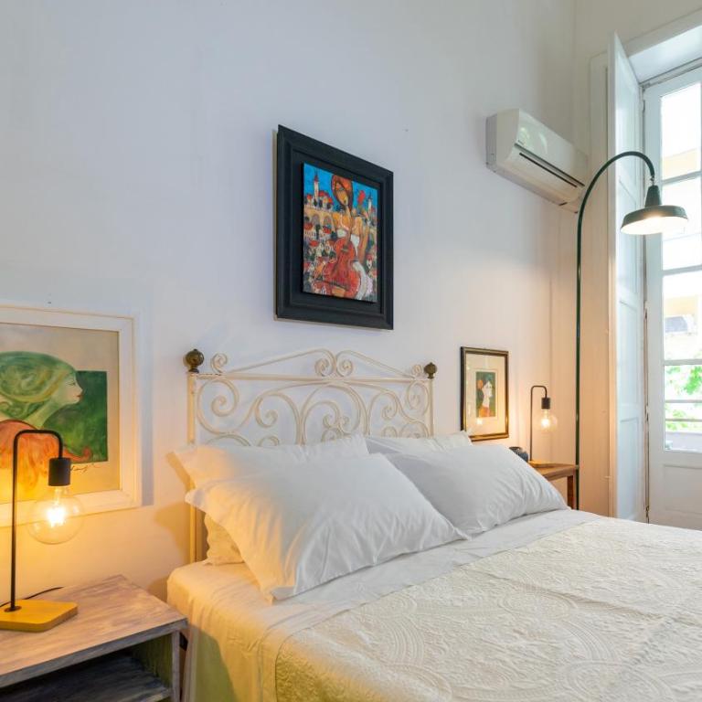Donna Fortuna - Double Room with Private External Bathroom - 8