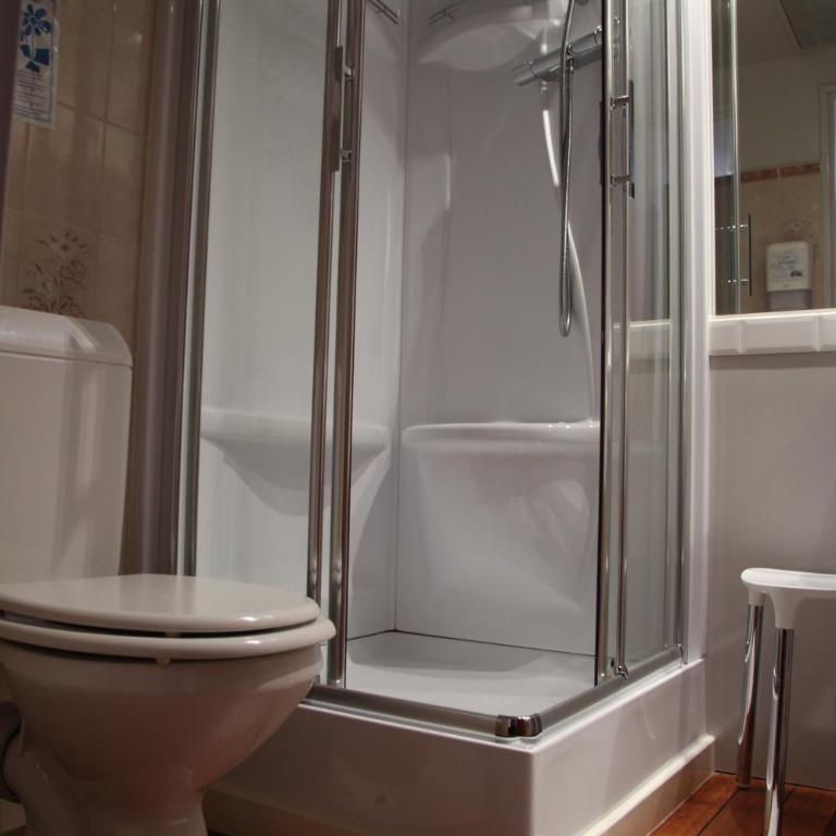 Hotel Menton Riviera - Chambre Triple (1 Lit Double et 1 Lit Simple) - 11
