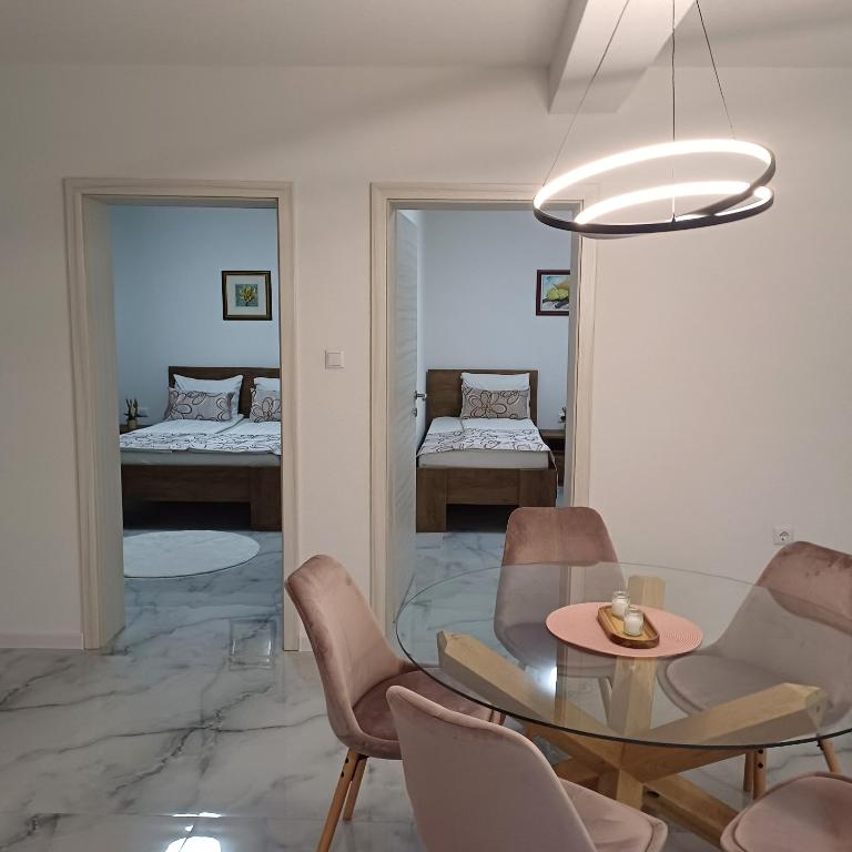 Family estate Hadžalova avlija - Six-Bedroom House - 11