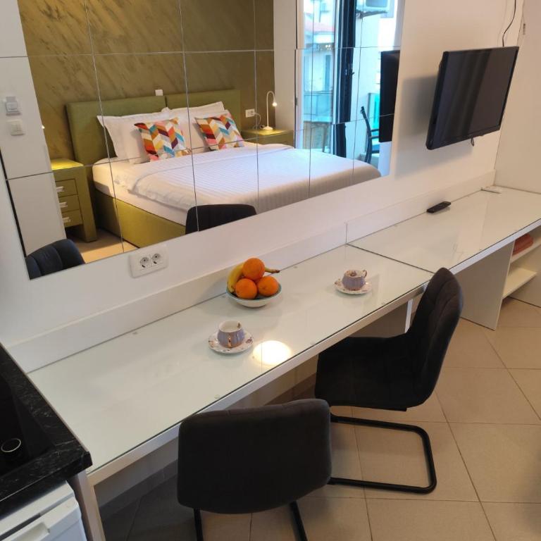 Lucky Studios - Studio with Garden View - 1