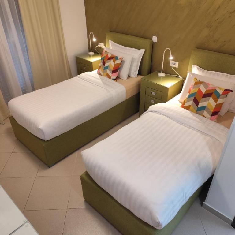 Lucky Studios - Studio with Garden View - 8