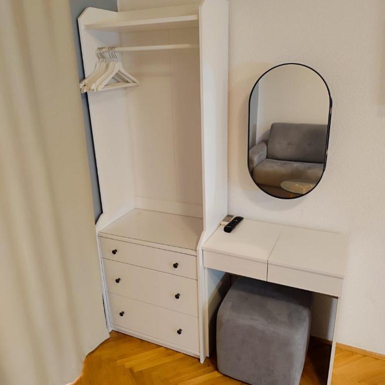 Lucky Apartments - Comfort One Bedroom Apartment - 8